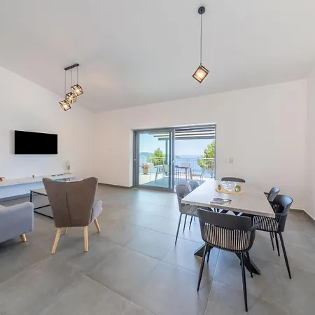 Aphitriti Oxomeria Villa