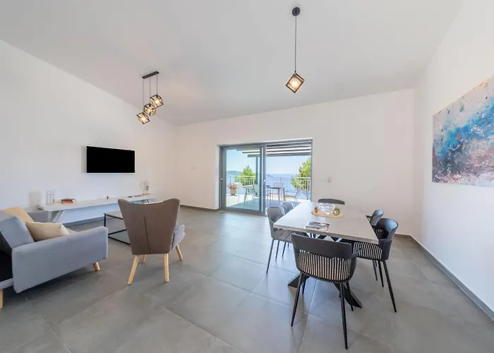 Aphitriti Oxomeria Villa