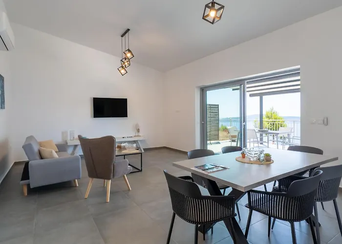 Aphitriti Oxomeria Villa