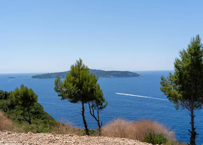 Aphitriti Oxomeria Villa *